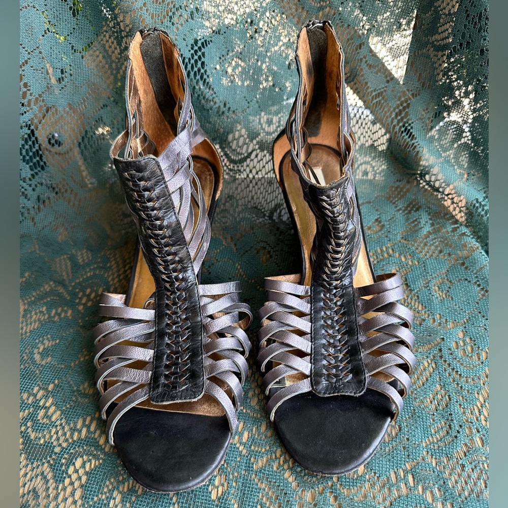 Cynthia Vincent Black with Metallic Silver Accent Wedge Sandals size 9.5